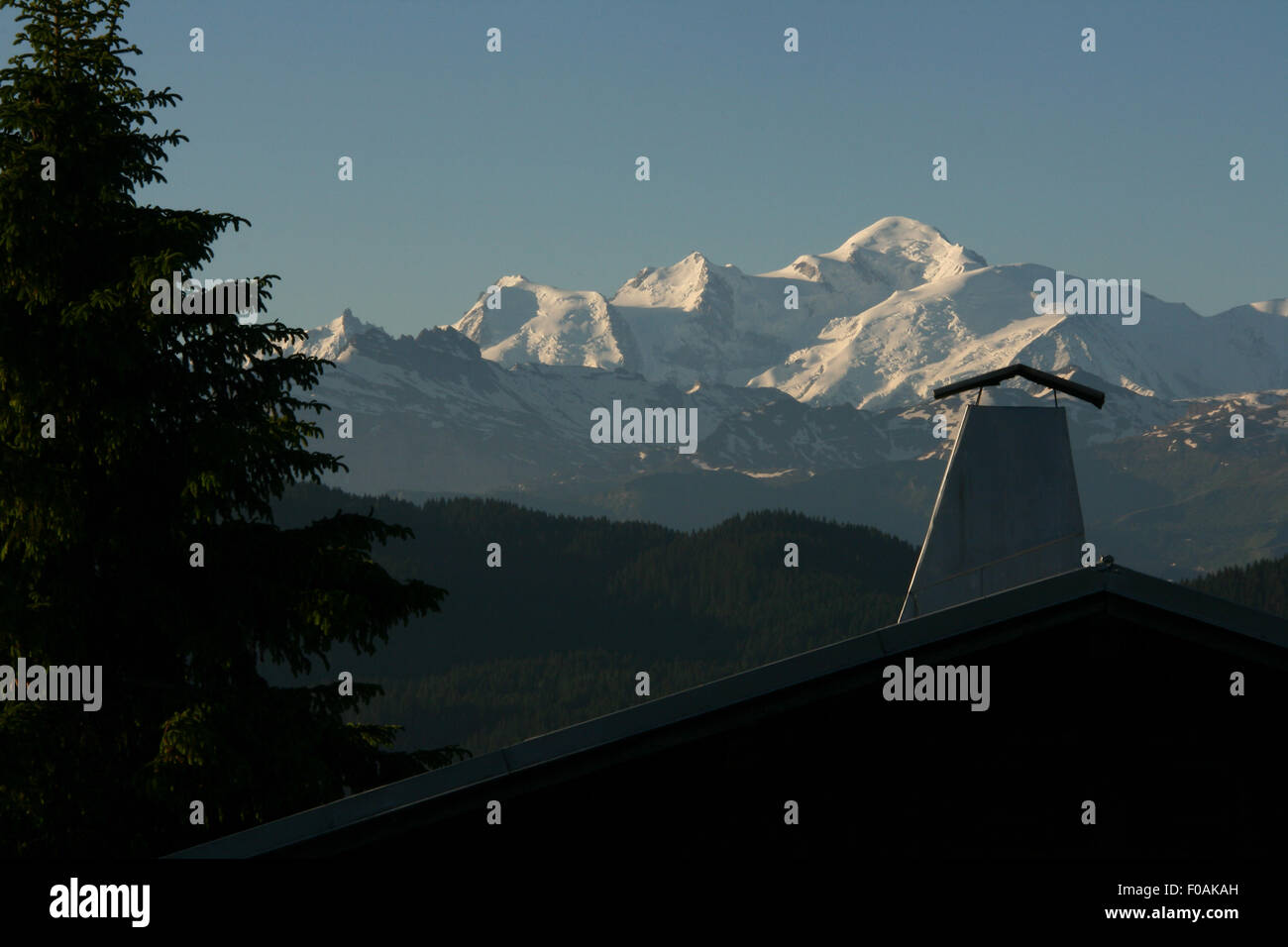 Silhouette symmetry hi-res stock photography and images - Alamy
