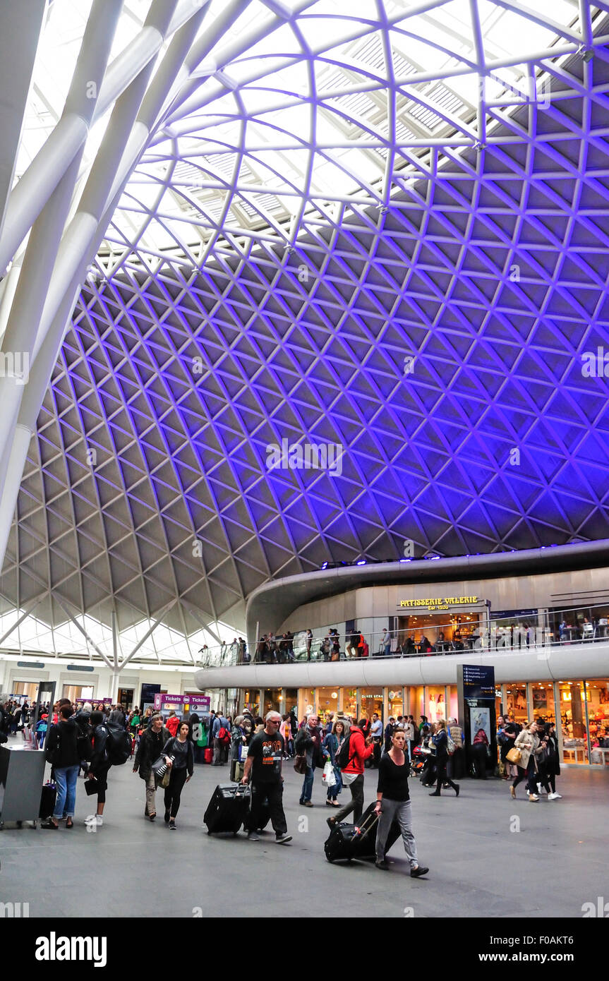 Kings cross station interior hi-res stock photography and images - Alamy