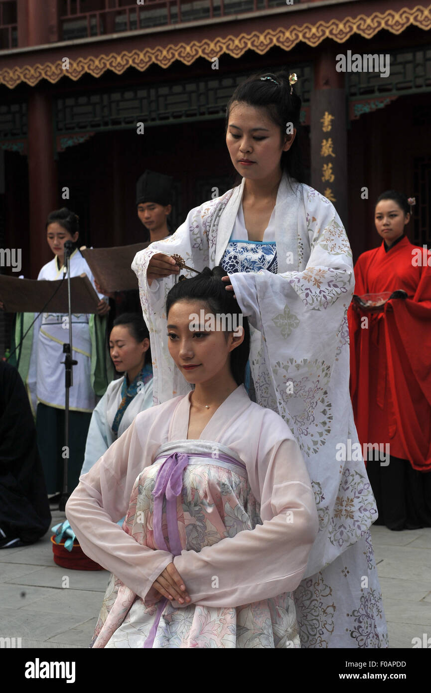 China hair pinning ceremony hi-res stock photography and images - Alamy