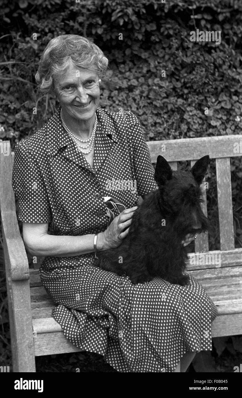 1940s Woman Vintage High Resolution Stock Photography and Images - Alamy
