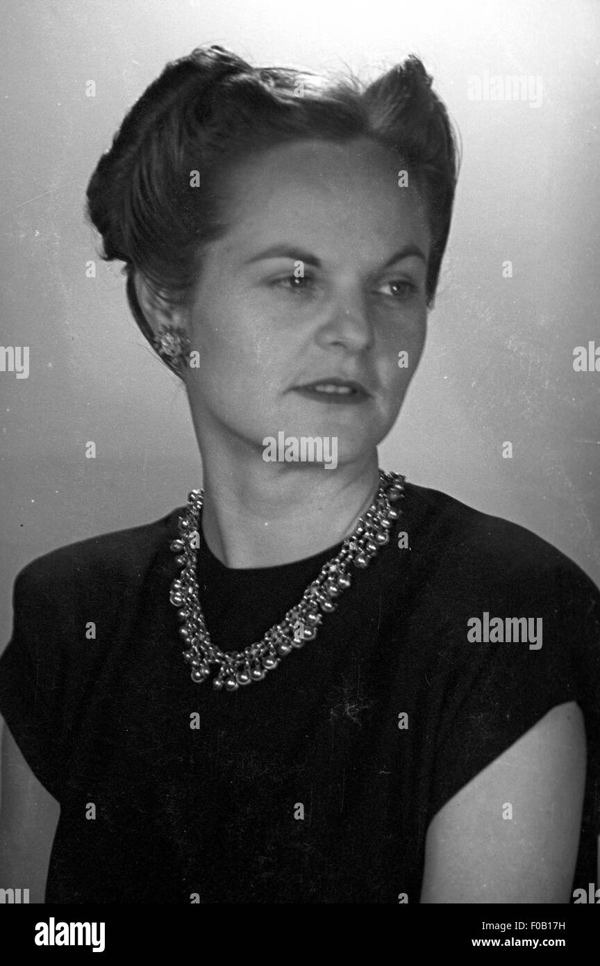 1940s woman portrait hi-res stock photography and images - Alamy
