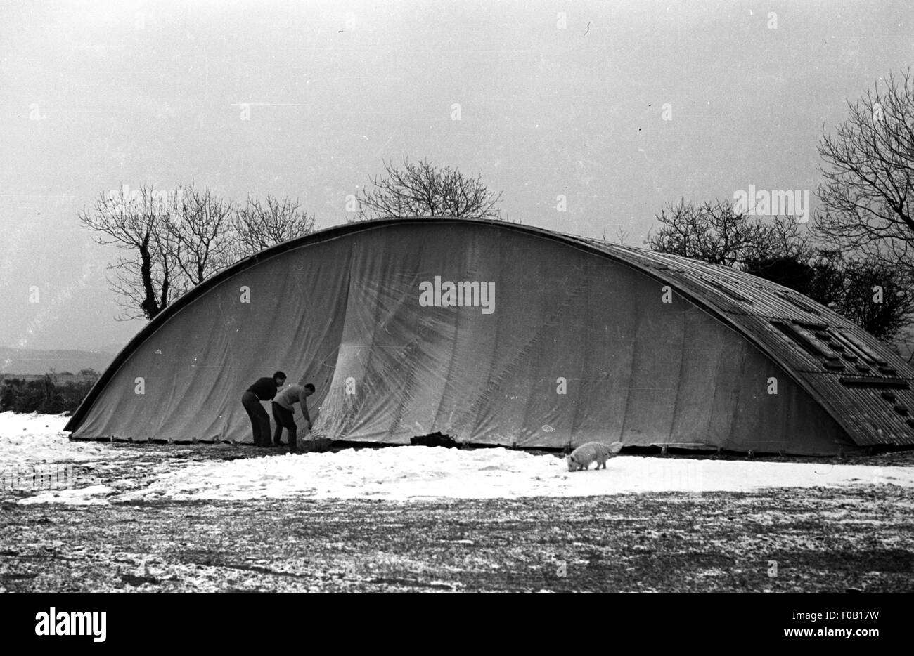 Tarpaulin hires stock photography and images Alamy