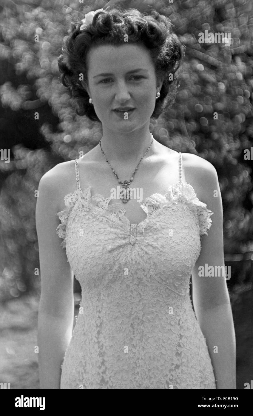 1940s woman day dress hi-res stock photography and images - Alamy
