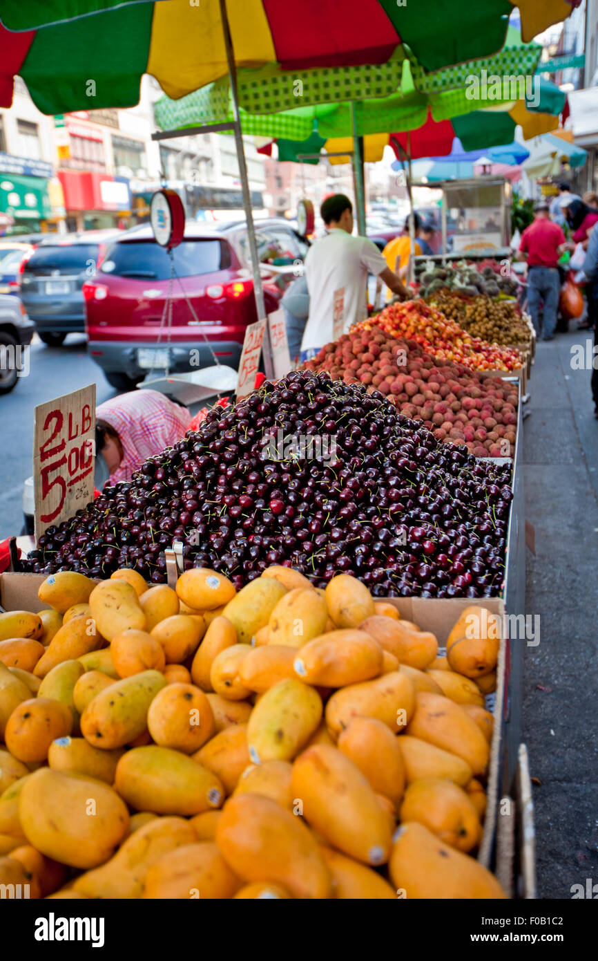 Chinatown fruit market in New York City Stock Photo