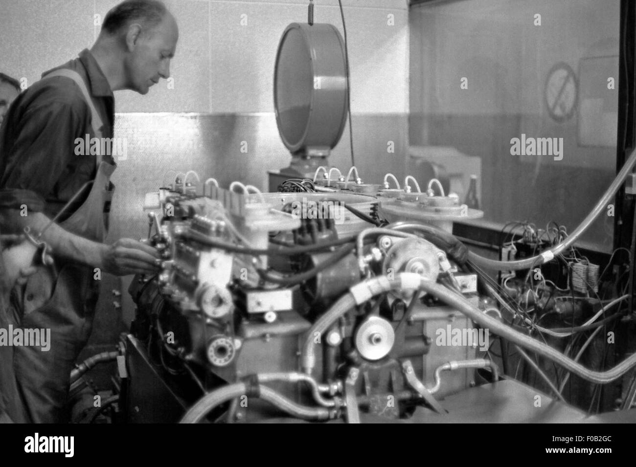 Engine testing on a Porsche 917 in 1969 Stock Photo