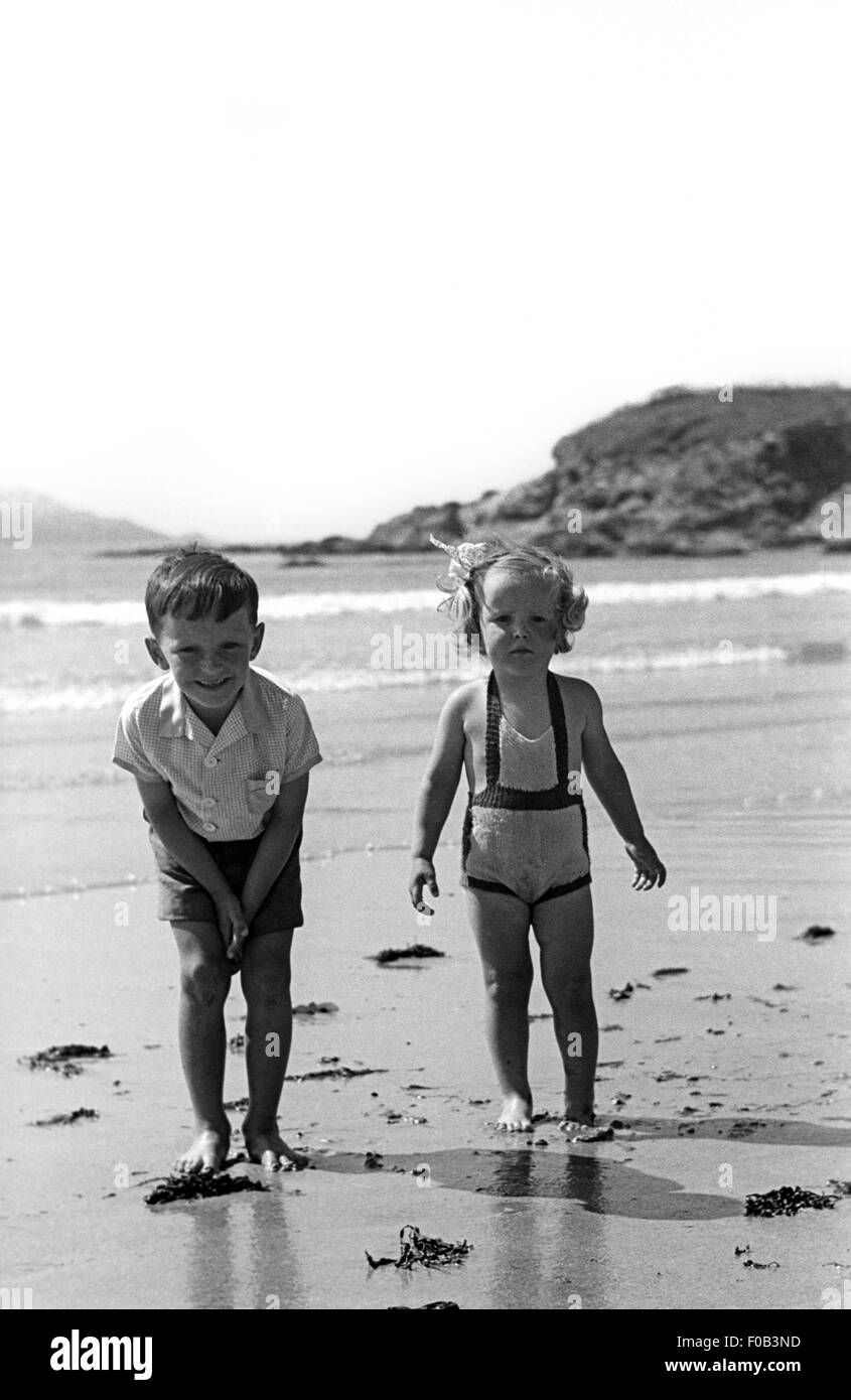 Children by the sea Black and White Stock Photos & Images - Alamy