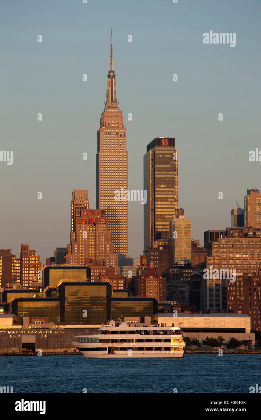 EMPIRE STATE BUILDING MIDTOWN SKYLINE MANHATTAN HUDSON RIVER NEW YORK ...
