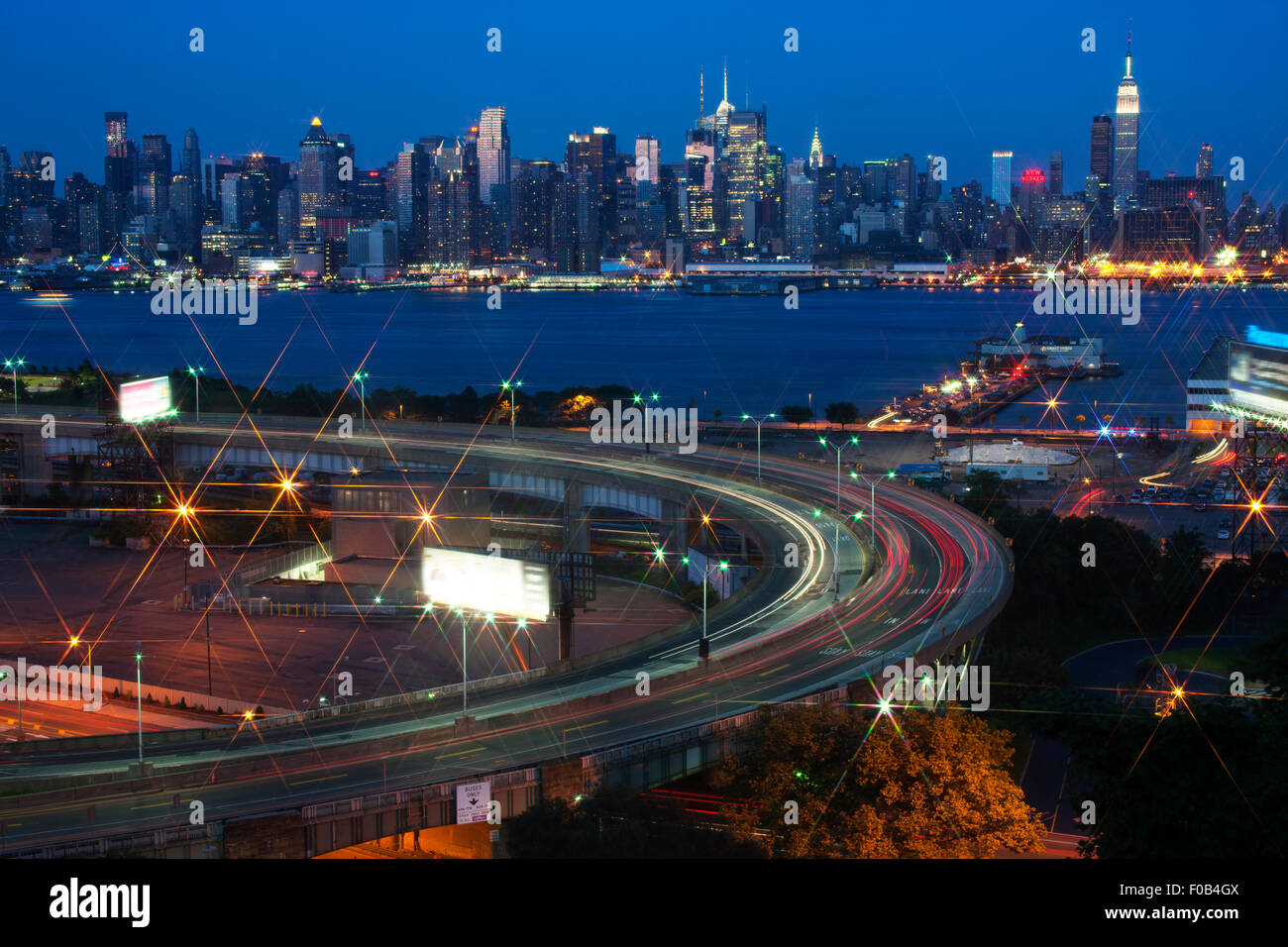 MIDTOWN MANHATTAN NEW YORK CITY SKYLINE HUDSON RIVER LINCOLN TUNNEL APPROACH RAMP WEEHAWKEN NEW JERSEY USA Stock Photo
