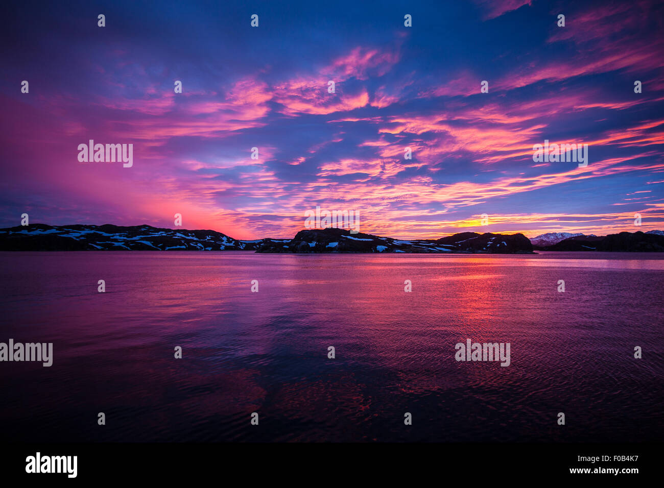 Midnight sun in Fiskenasset, Greenland Qeqertarsuatsiaat Stock Photo