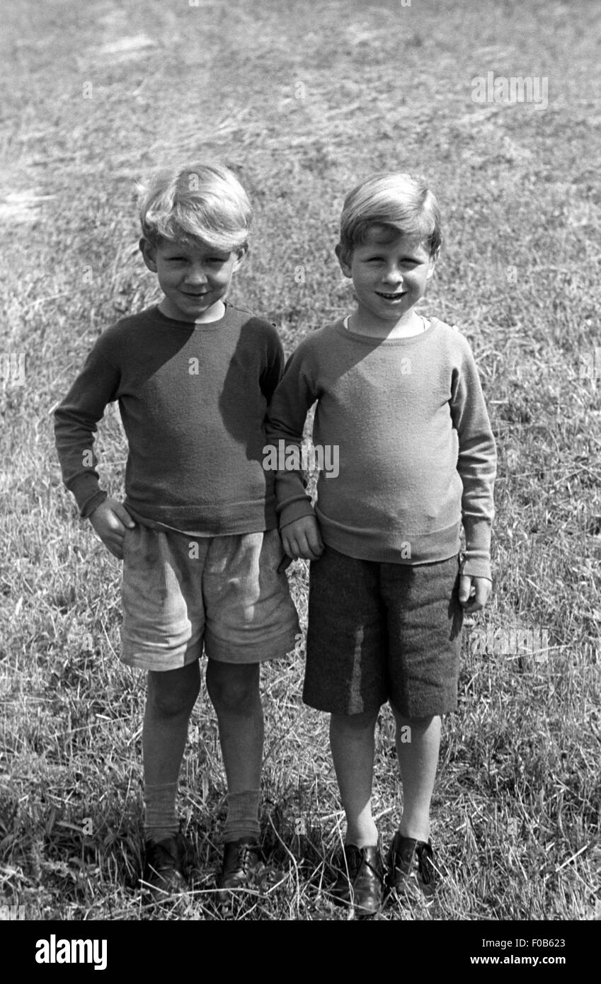 Boys wearing shorts hi-res stock photography and images - Alamy
