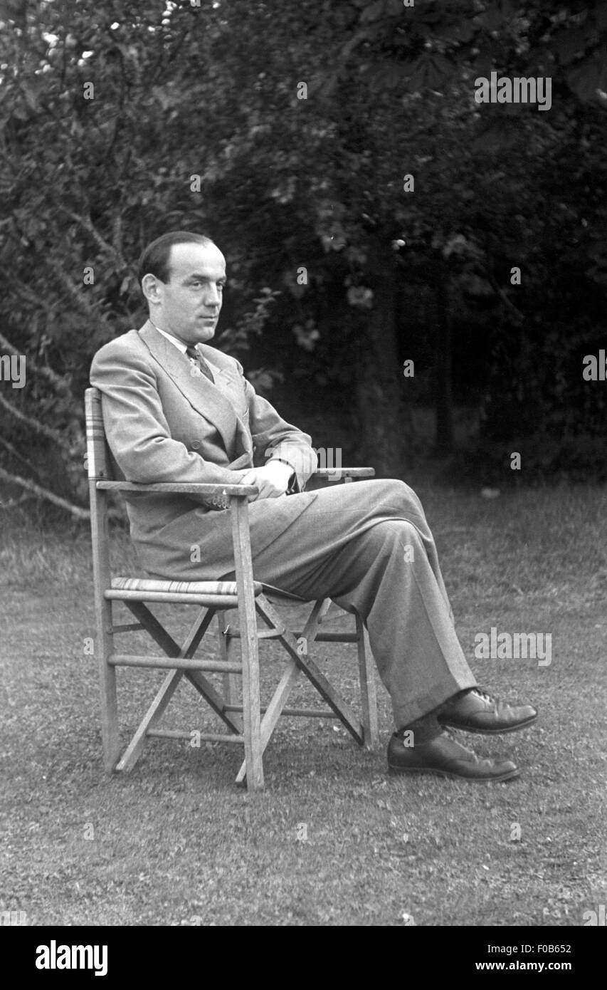 1940s man suit hi-res stock photography and images - Alamy