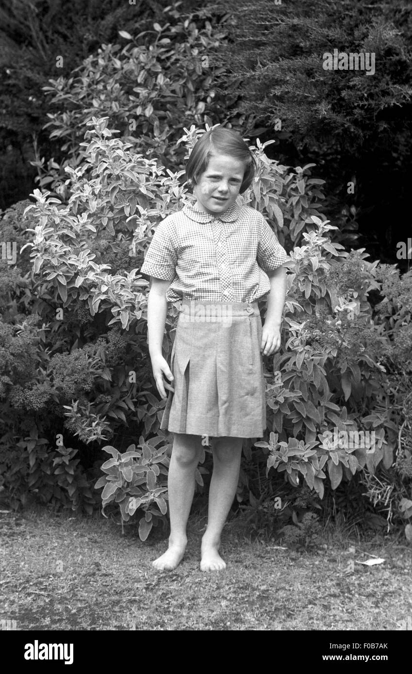 Girl wearing skirt hi-res stock photography and images - Alamy