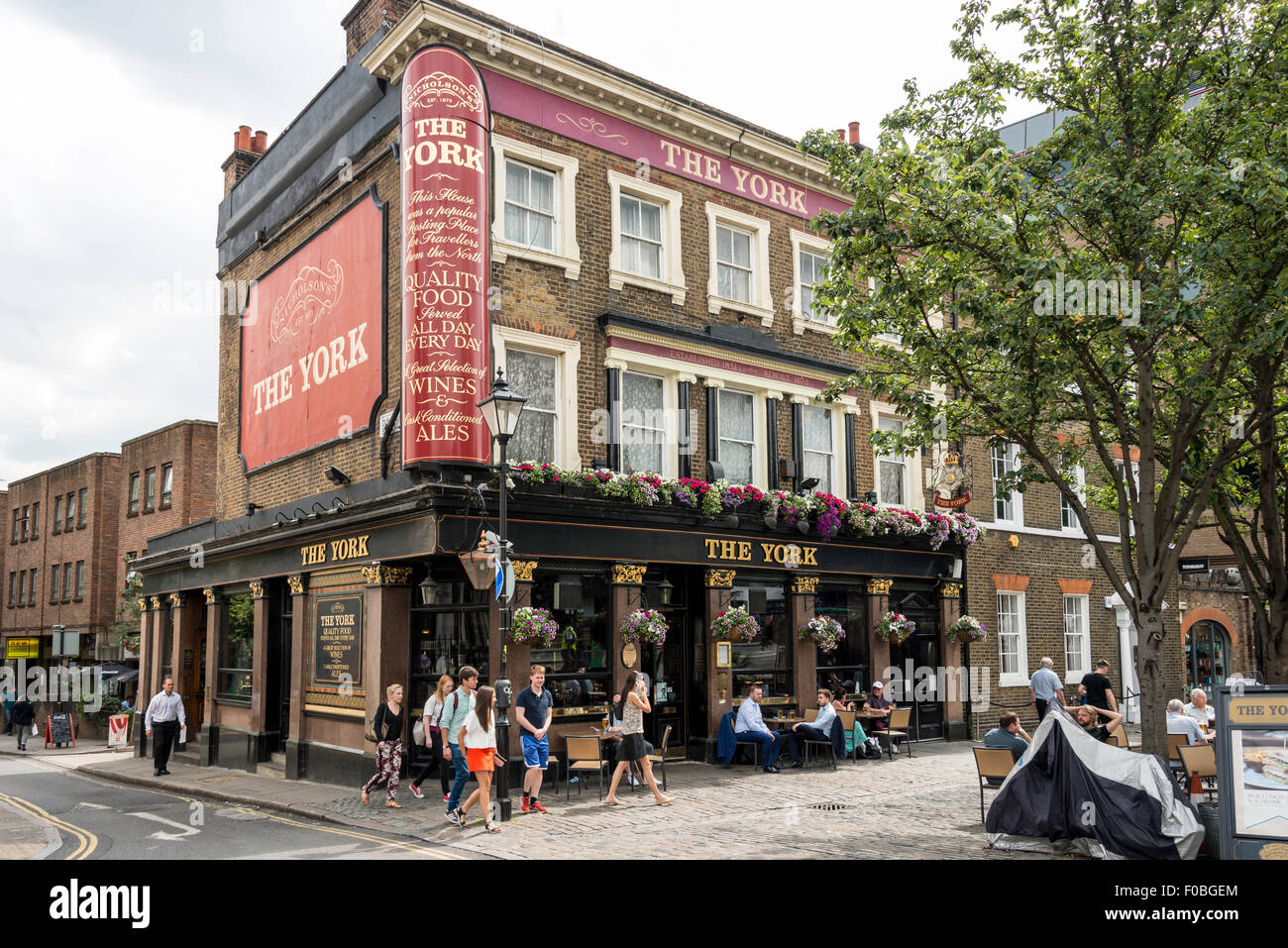 18th Century The York Pub, Islington High Street, Islington, London Borough of Islington, Greater London, England, United Kingdom Stock Photo