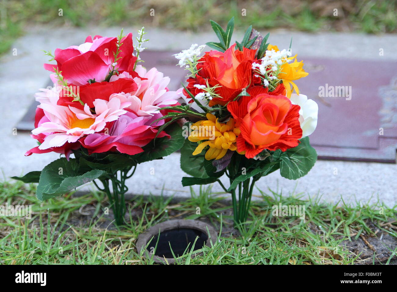 Flowers on grave hires stock photography and images Alamy