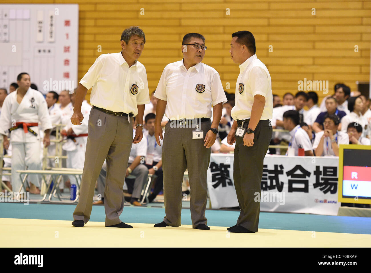 Nara, Japan. 10th Aug, 2015. Referee Judo : Inter-Highschool Judo Championships at Tenri University Somanouchi Gymnasium in Nara, Japan . © AFLO SPORT/Alamy Live News Stock Photo