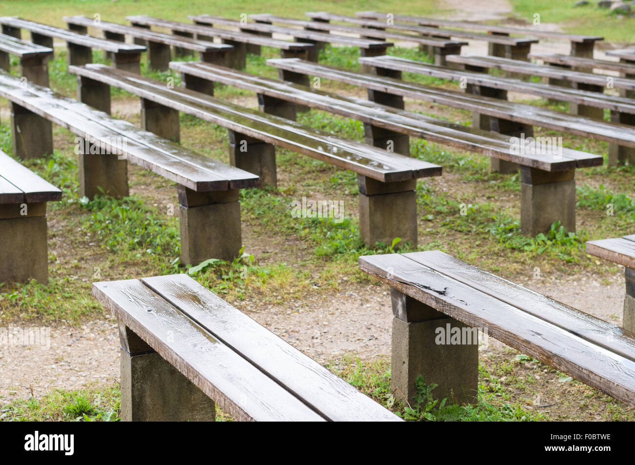 Empty park benches in the rain hi-res stock photography and images - Alamy