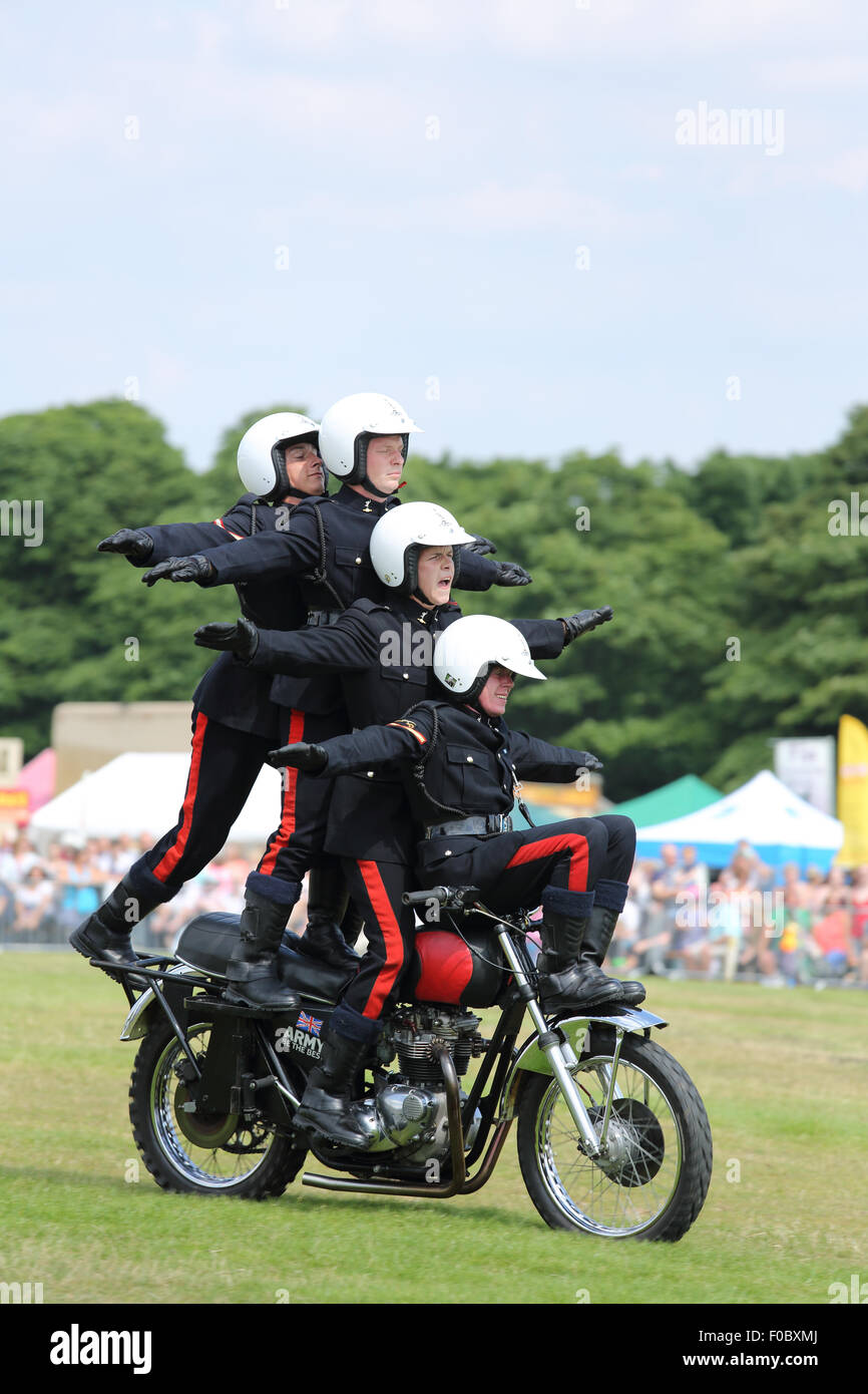 Royal Signals White Helmets Motor cycle Display Team performing stunts at the Halifax show in August 2015 Stock Photo