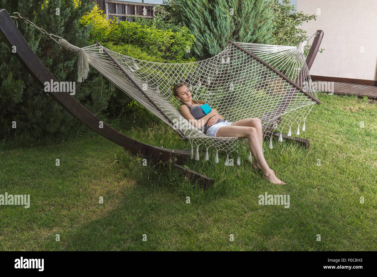 Woman back outdoors hi res stock photography and images Alamy Woman back outdoors hi res stock photography and images Alamy