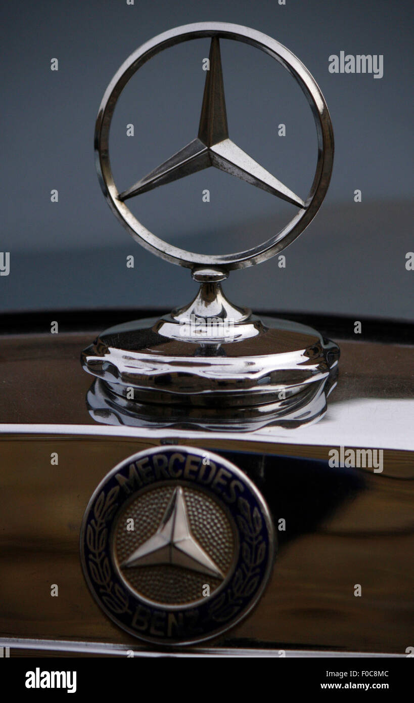 Mercedes stern hi-res stock photography and images - Alamy