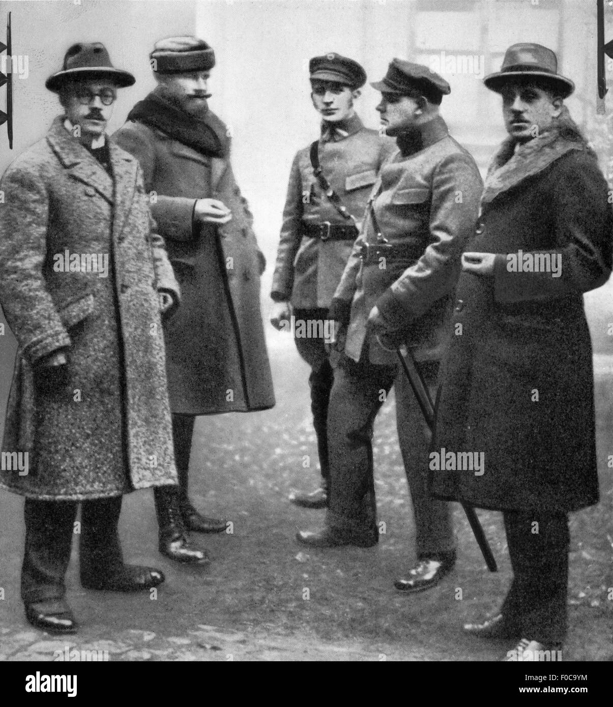 Heinz, Franz Josef, 25.2.1884 - 9.1.1924, German agriculturist and politician, head of government of the Autonomous Palatinate 11.11.1923 - 9.1.1924, full length (2nd from left), with his cabinet Schmitz-Epper, Flicker, Bauer and Wilhelm, Speyer, November 1923, Stock Photo