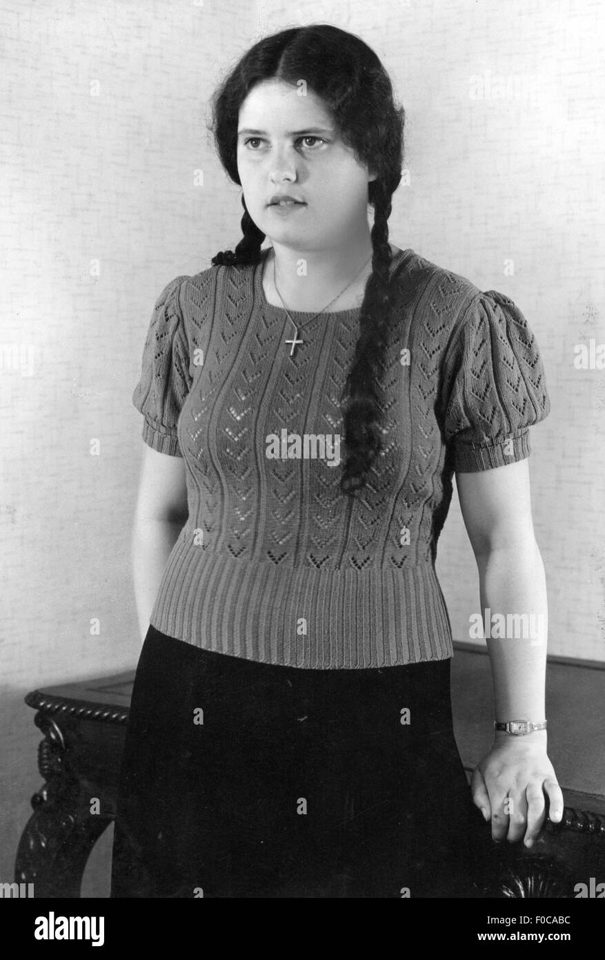 fashion, 1930s, woman with knitted jumper, circa 1930, Additional-Rights-Clearences-Not Available Stock Photo