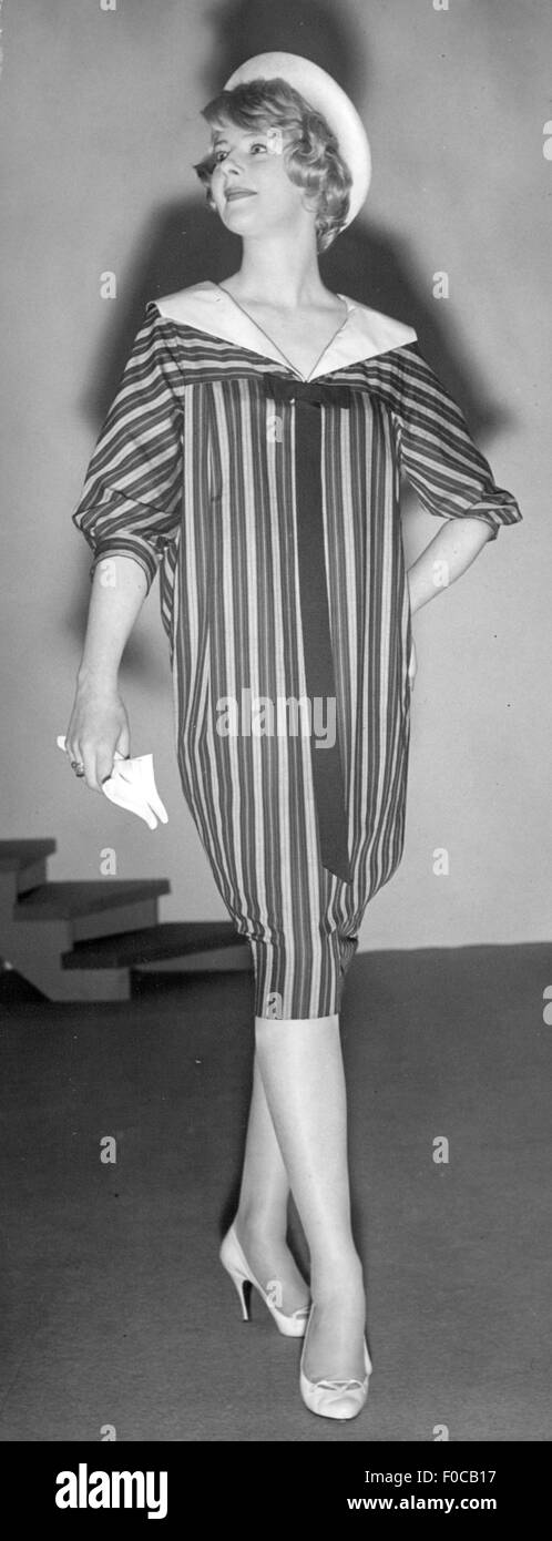 fashion, 1950s, mannequin in sack dress by 'Frank Usher, Ideal Home Exhibition, Olympia, London, 4.3.1958, Additional-Rights-Clearences-Not Available Stock Photo