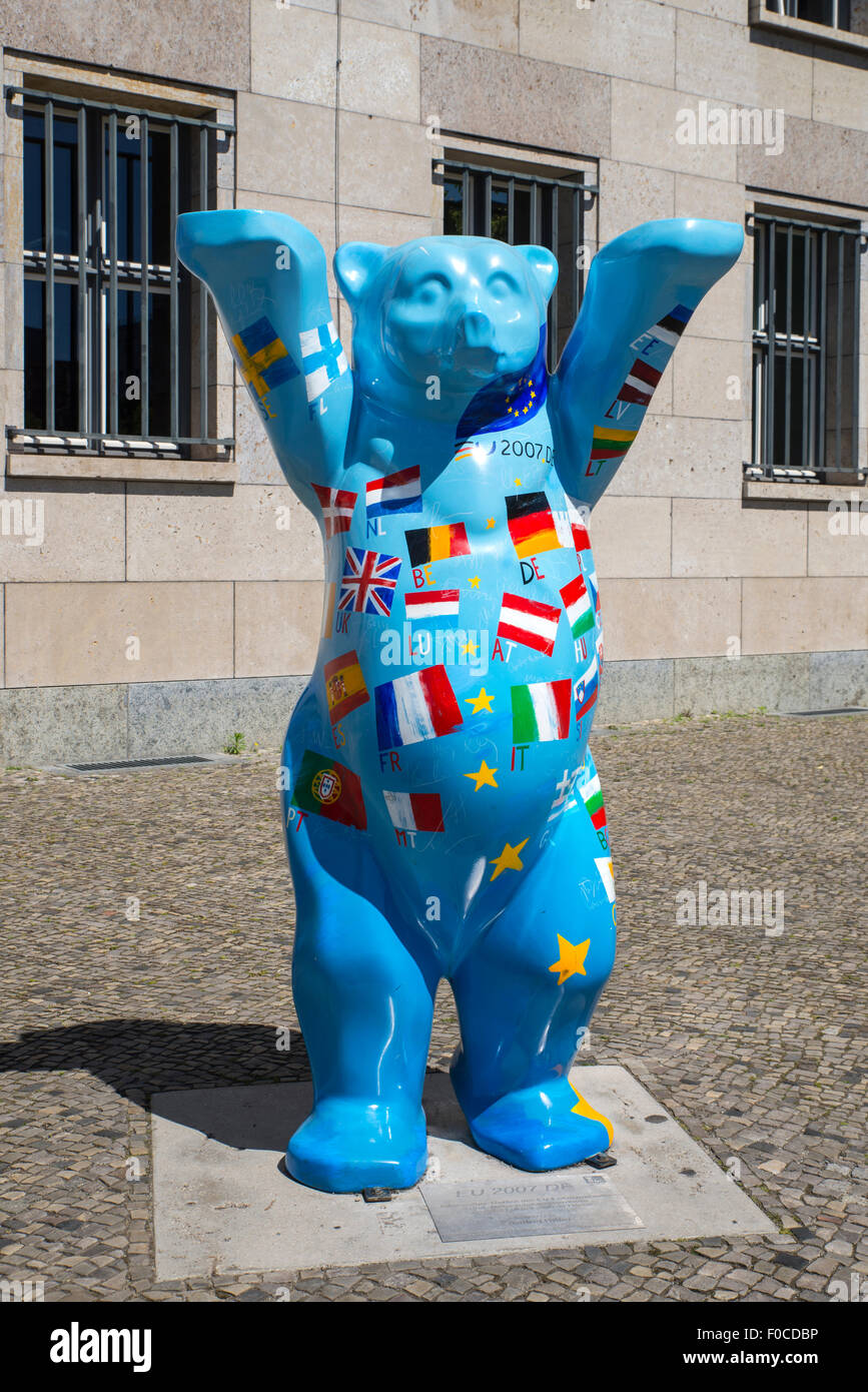Berlin United buddy bear sculptures Stock Photo Alamy