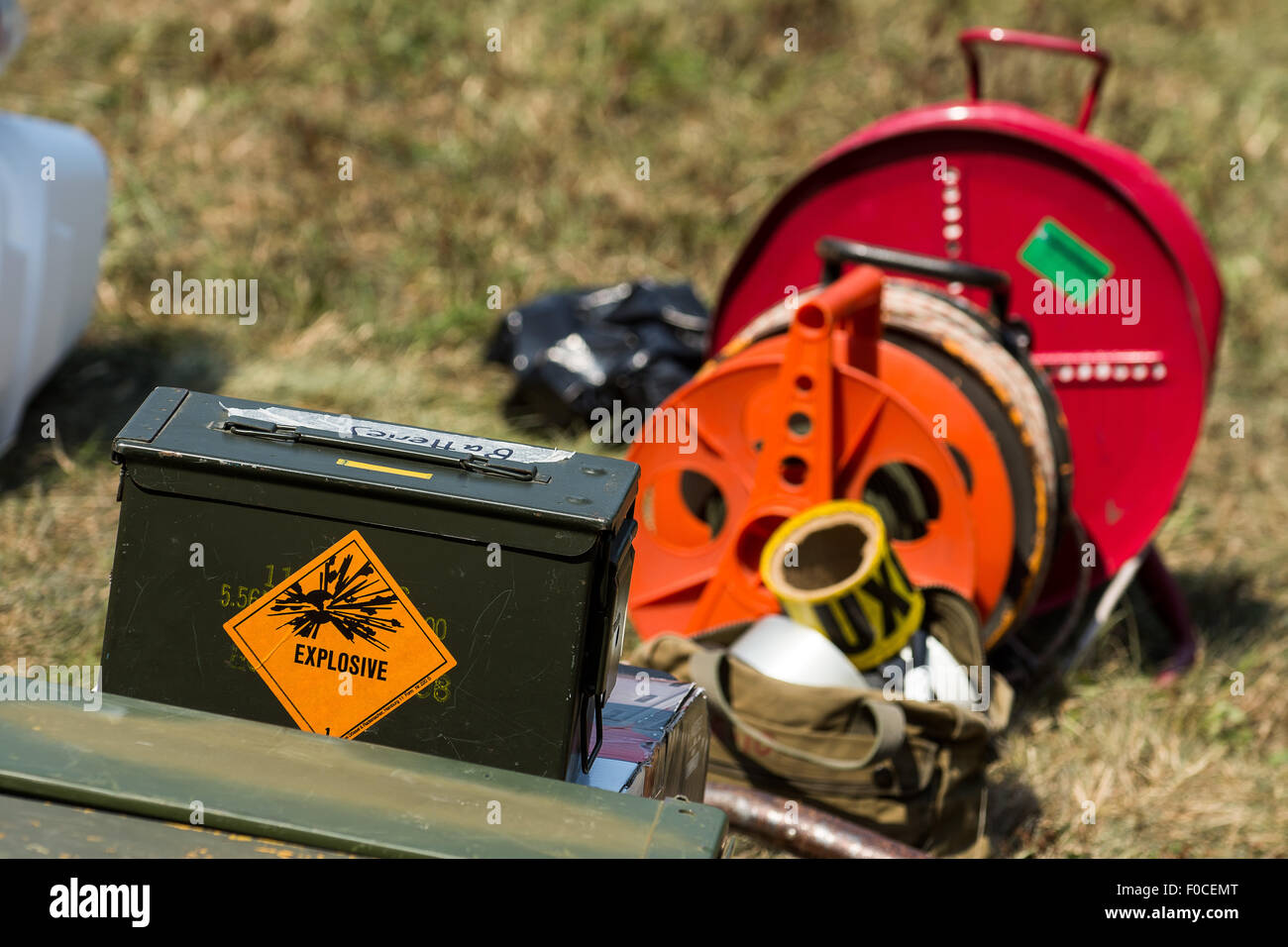 Engelmannsreuth, Germany. 12th Aug, 2015. A box reading 'Explosive' stands on a field next to items of equipment in the aftermath of a crashed plane near Engelmannsreuth, Germany, 12 August 2015. A US Air Force F-16 crashed near Engelmannsreuth, Germany, on 11 August 2015. Rescue operations are still taking place. Photo: NICOLAS ARMER/dpa/Alamy Live News Stock Photo
