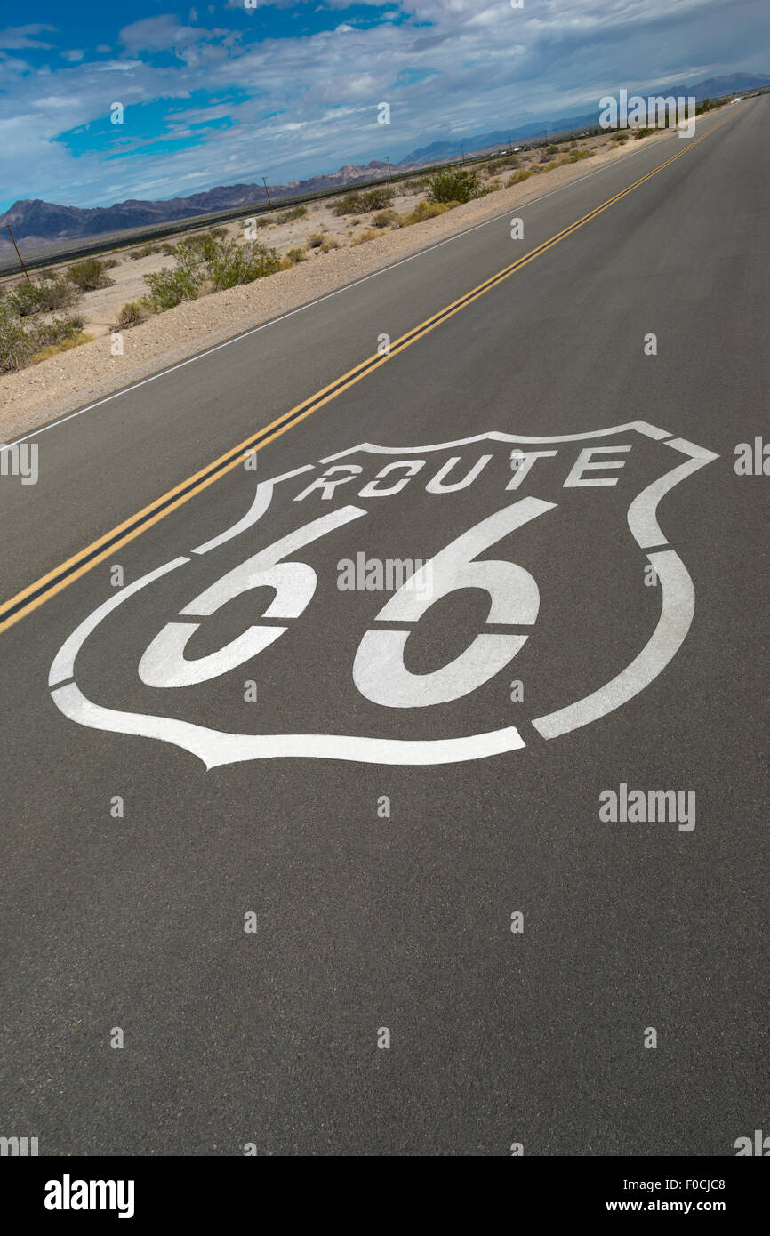 ROUTE 66 SHIELD NATIONAL TRAILS HIGHWAY AMBOY CALIFORNIA USA Stock Photo