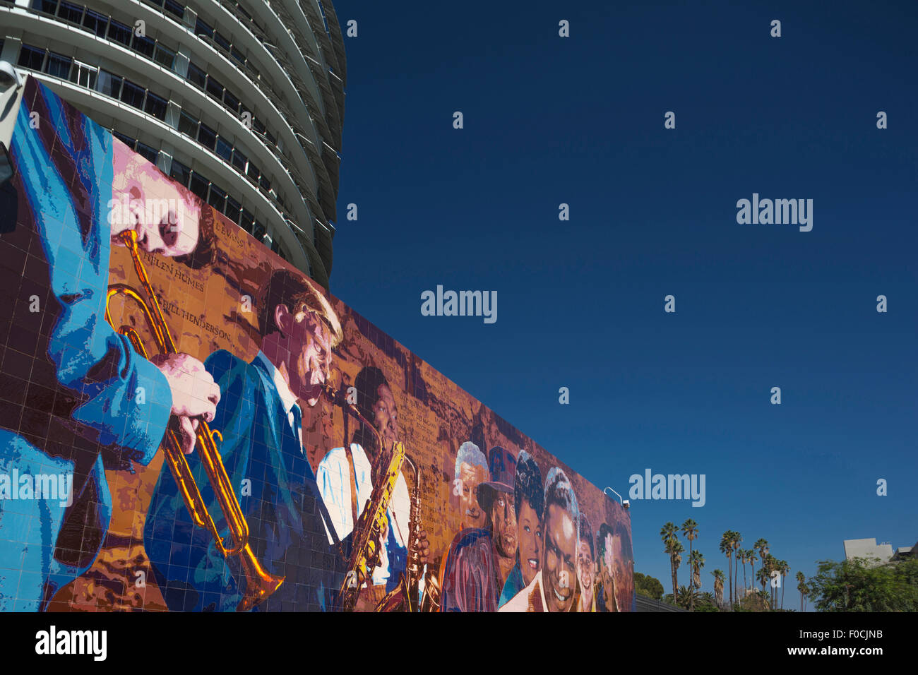 HOLLYWOOD JAZZ MURAL (©RICHARD WYATT JR 2012) CAPITOL RECORDS BUILDING TOWER  (©WELTON BECKETT 1956) VINE STREET HOLLYWOOD LOS ANGELES CALIFORNIA USA Stock Photo