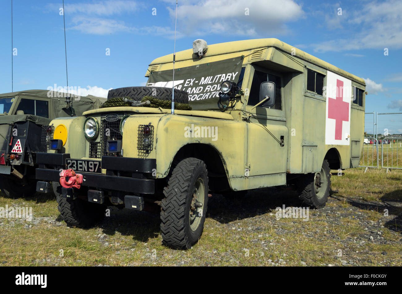 boezem Beoefend Pikken Land rover military ambulance hi-res stock photography and images - Alamy