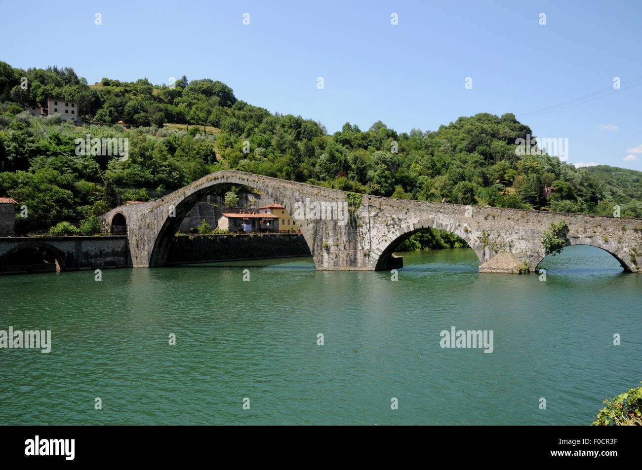 The medieval Ponte della Madalena, or Devil's Bridge,over the river Serchio a Borgo a Mazzano, near Bagni de Lucca, Tuscany. Stock Photo