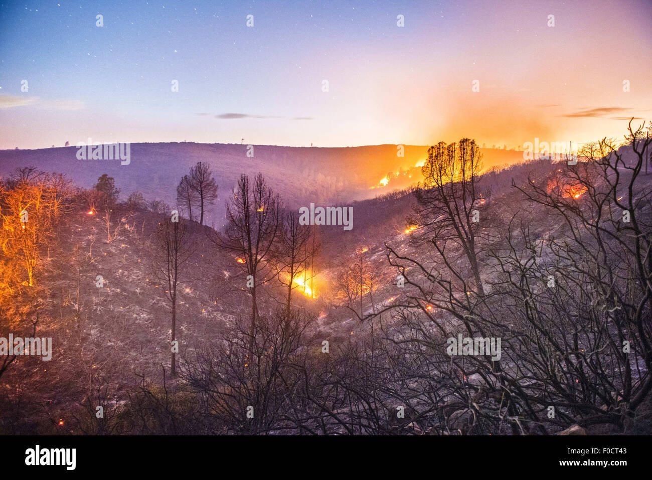Clearlake, CA, USA. 11th Aug, 2015. The Jerusalem Fire smolders south