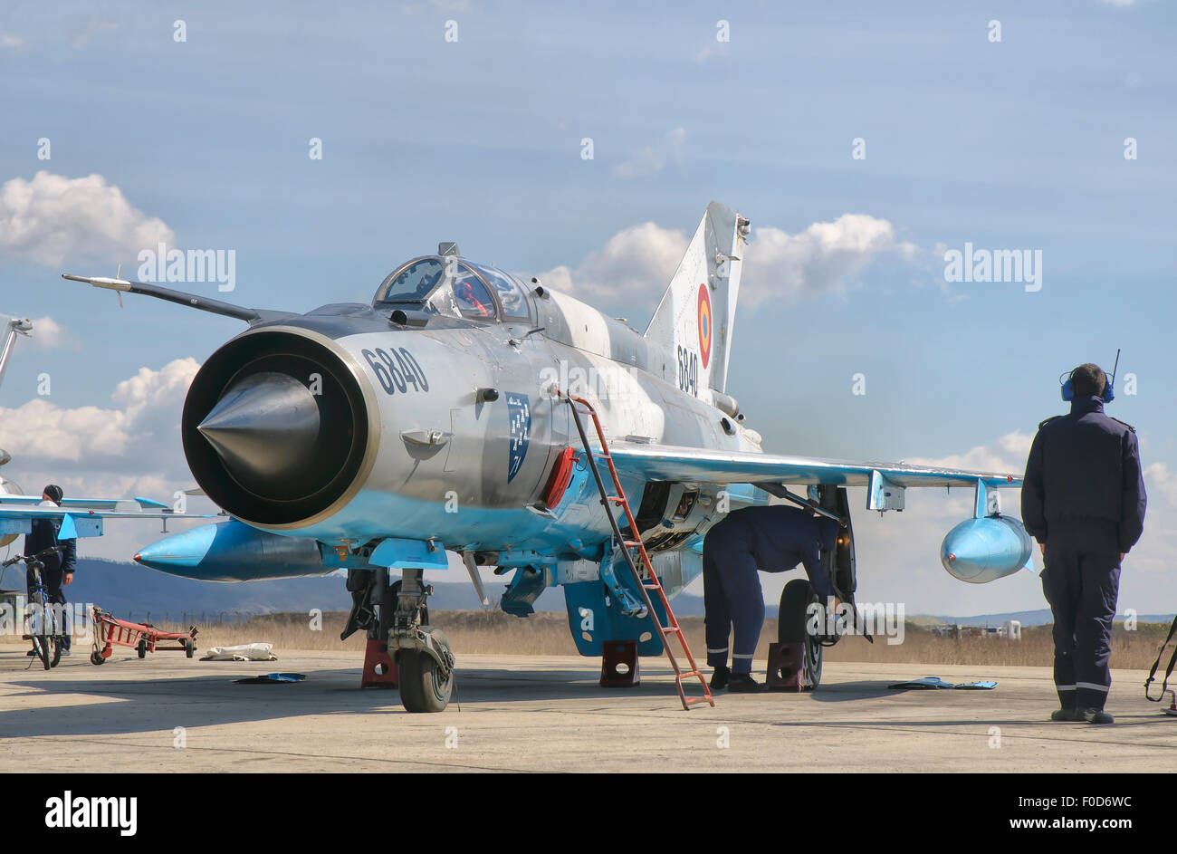 Ground crew conducts maintenance on a Romanian Air Force MiG-21C assigned to Escadrilla 711 Aviatie Lupta at Camp Turzii Air Bas Stock Photo