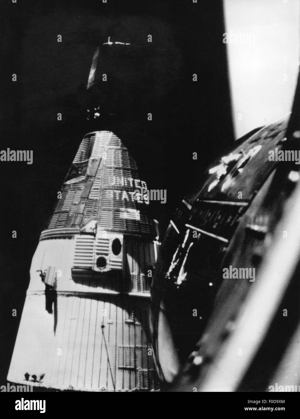 aerospace / space travel, Project Gemini, 1963-1966, rendezvous of spacecrafts Gemini 6 (Walter M. Schirra and Thomas P. Stafford) and Gemini 7 (Frank Bormann and James A. Lovell), photography taken from Gemini 6, 15.12.1965, NASA, spaceman, space traveller, space capsule astronautics, flight, 60s, 1960s, spacecraft, spaceship, ship, flying, universe, historic, historical, GT-6, 6A, GT-7, 20th century, Additional-Rights-Clearences-Not Available Stock Photo