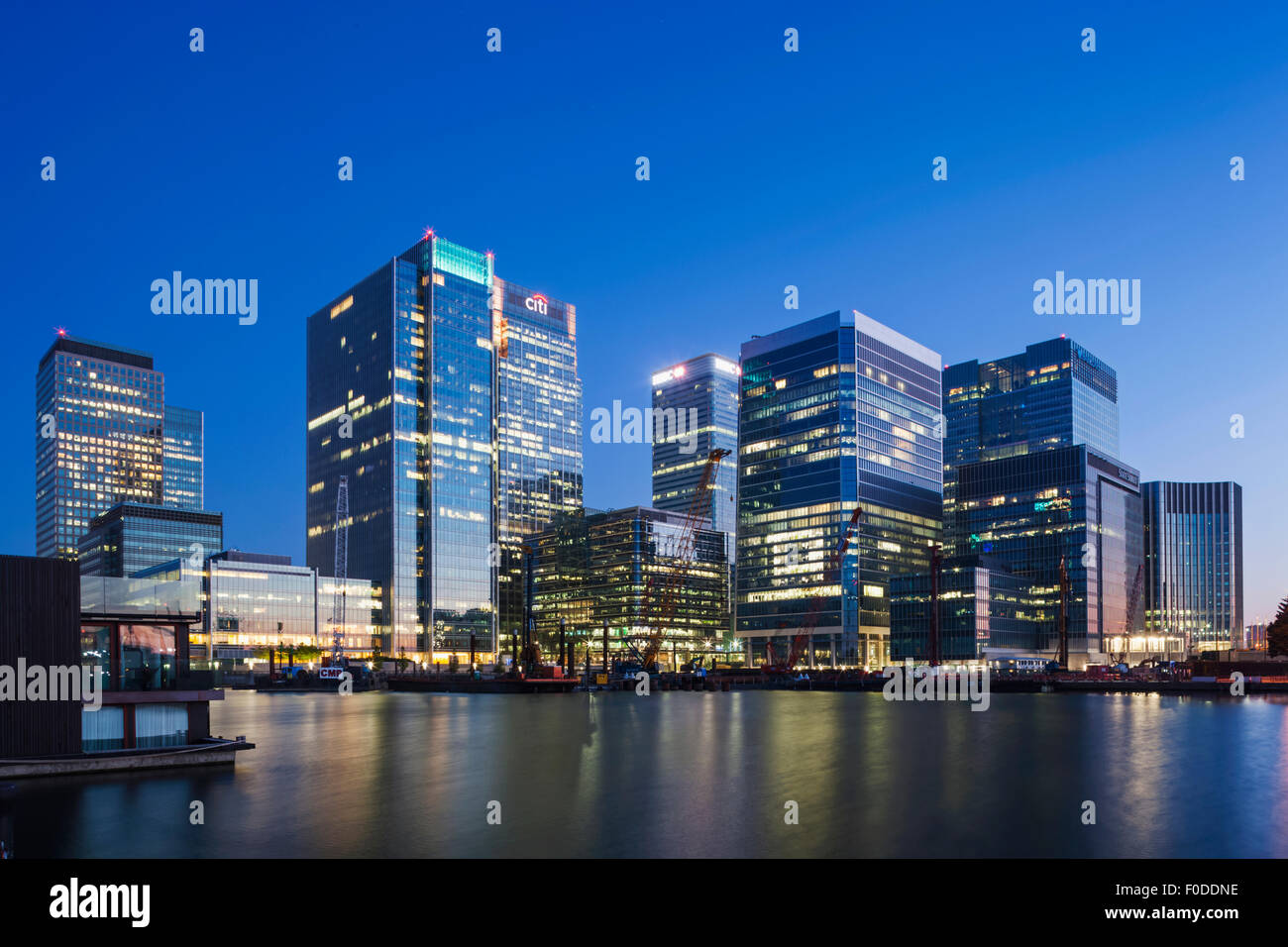 Nighttime view canary wharf hi-res stock photography and images - Alamy