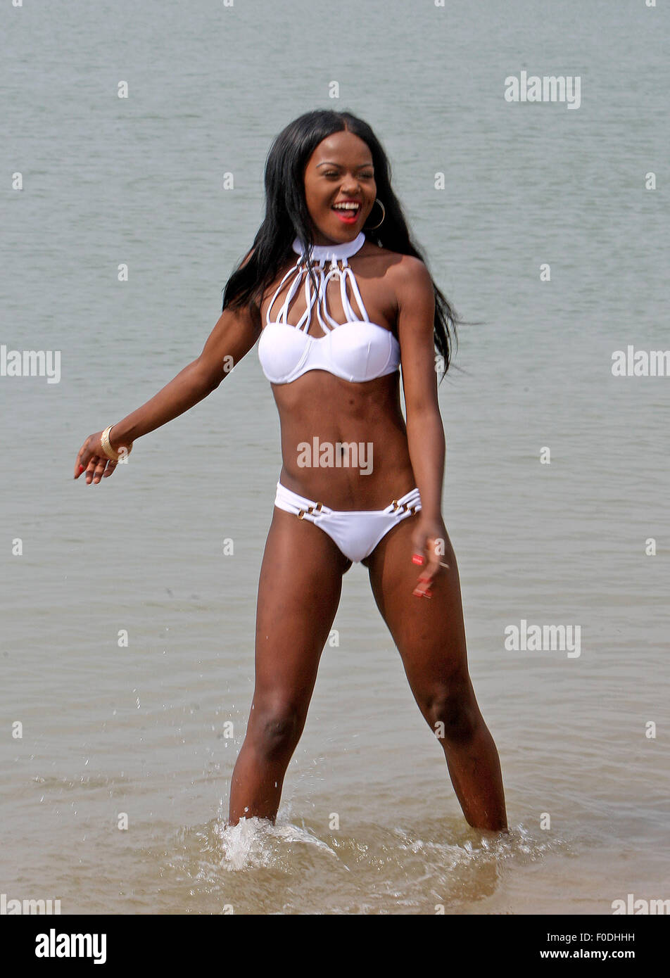 20-year-old dancer, Sherrie Silver from Southend enjoys the sunshine at Chalkwell Beach, Essex.  Featuring: Sherie Silver Where: Chalkwell Beach, United Kingdom When: 12 Jun 2015 Stock Photo