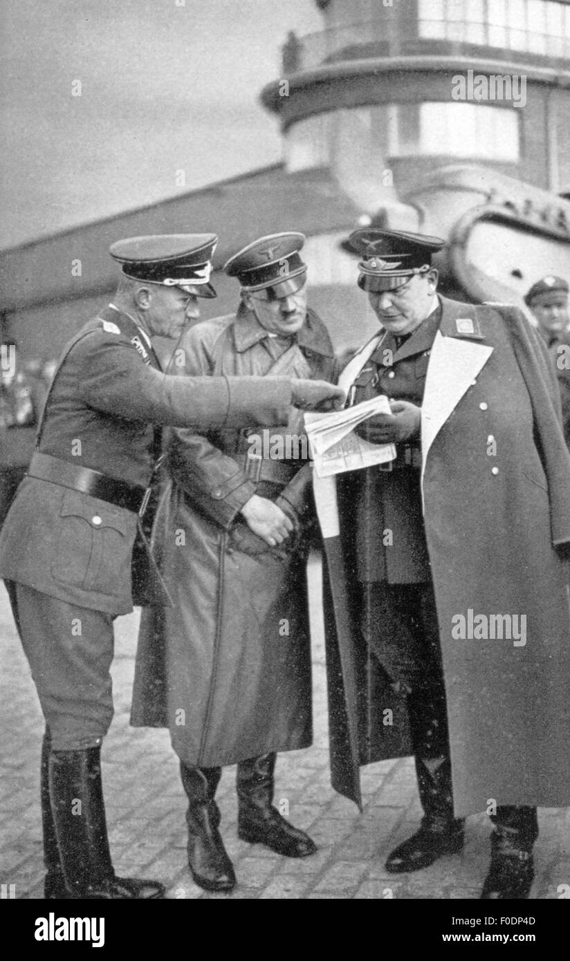 Hitler, Adolf, 20.4.1889 - 30.4.1945, German politician (NSDAP), Chancellor of the Reich 30.1.1933 - 30.4.1945, with of the commander-in-chief of the Luftwaffe (German Air Force) Hermann Goering, visiting the fighter wing 'Richthofen', Doeberitz air base, 1935, , Stock Photo