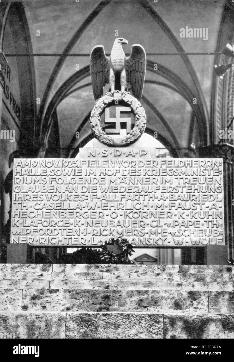 Nazism / National Socialism, propaganda, memorial plaque at the Feldherrnhalle (Field Marshals' Hall) in Munich, commemorating the dead of the Beer Hall Putsch 9.11.1923, view, circa 1935, NSDAP, Hitler Ludendorff putsch, Beer Hall Putsch 1923, Bavaria, Germany, German Reich, Third Reich, 1930s, 30s, 20th century, memorial plaque, commemorative plaque, commemorative plaques, commemorate, commemorating, view, views, historic, historical, Additional-Rights-Clearences-Not Available Stock Photo