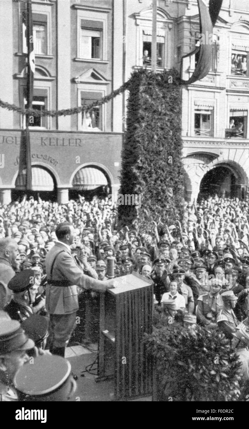 Hitler, Adolf, 20.4.1889 - 30.4.1945, German politician (NSDAP), Chancellor of the Reich 30.1.1933 - 30.4.1945, speech at the 15th anniversary the NSDAP chapter in Rosenheim, 1935, Stock Photo