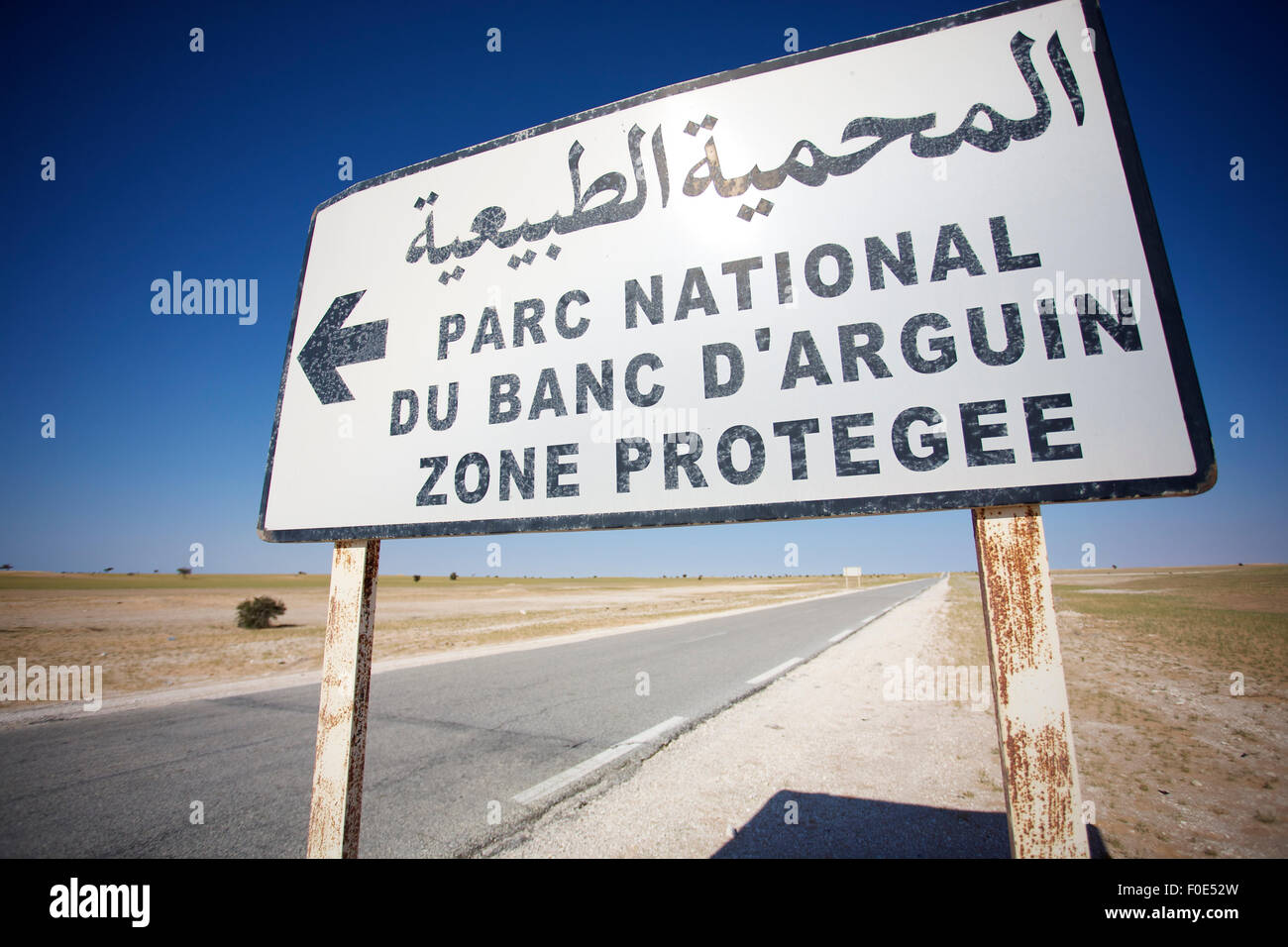 Sign road indicating the direction to the Banc d'Arguin National Wildlife  Park in Mauritania Stock Photo - Alamy