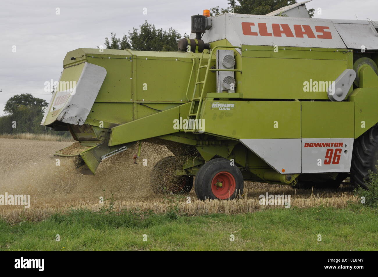 Combine harvester suffolk hi-res stock photography and images - Alamy