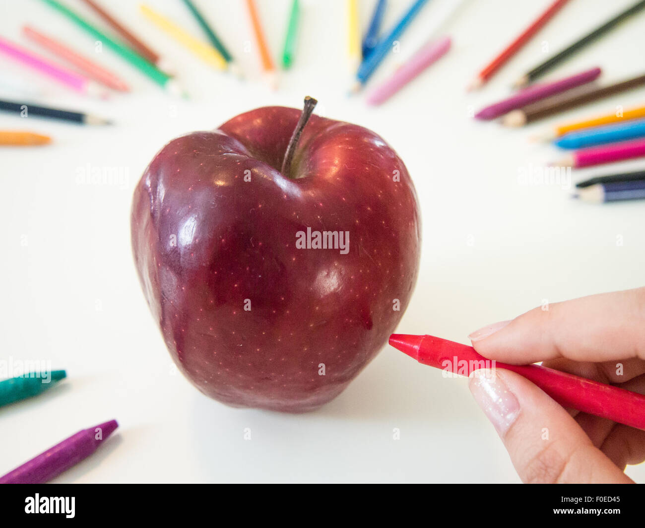 How to draw a 3D Apple by pencil  Роспись камней Уроки искусства Уроки  рисования