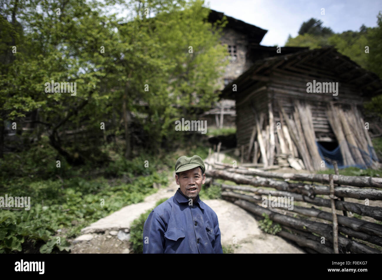 Chongqing, Chongqing, CHN. 7th May, 2015. Chongqing, CHINA - May 6 2015: (EDITORIAL USE ONLY. CHINA OUTï¼‰Grassy paths, farmland surrounded by hedge, Smoke and green forests''¦''¦Villagers live a happy life in wooden houses of Fangdouping Village Gaonan Town. © SIPA Asia/ZUMA Wire/Alamy Live News Stock Photo