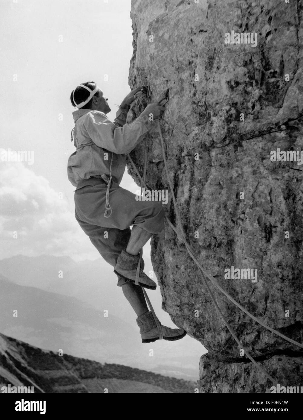 alpinism, mountaineer, climber on a precipitous wall, 1950s, Additional-Rights-Clearences-Not Available Stock Photo