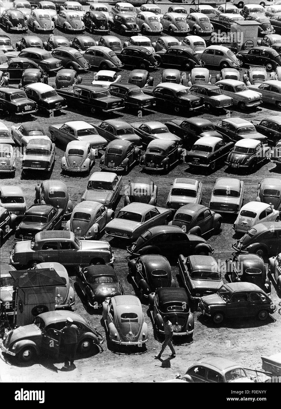 transport / transportation, car, sale, car park with car dealer, Volkswagen, 1950s, 50s, 20th century, historic, historical, VW beetle, lot, lots, a lot of, full, car dealer, car dealership, car dealers, car dealerships, car dealer, audealer, car dealers, audealers, stagnation, used car, used cars, new car, new cars, buying, purchase, point of purchase, sale, sales, car, cars, automobile, automobiles, sellout, big seller, runner, long seller, car park, parking lot, car parks, parking lots, people, Additional-Rights-Clearences-Not Available Stock Photo