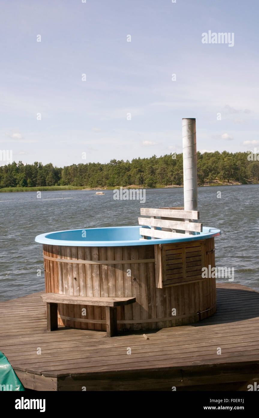 Tubs of water hires stock photography and images Alamy