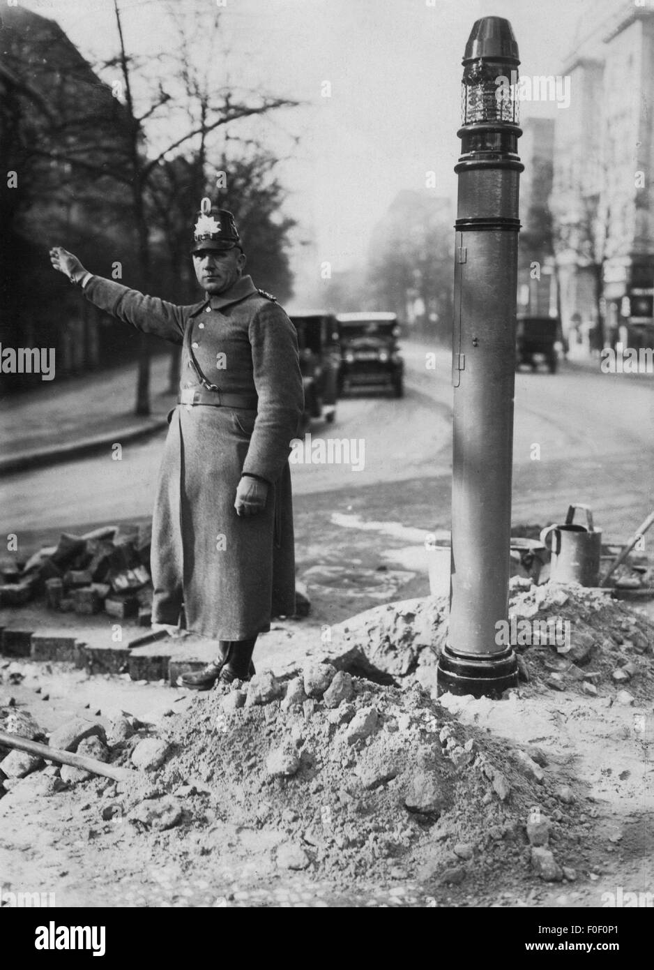 transport / transportation, car, traffic policeman besides traffic light, Cornelius Bridge, Berlin, Germany, 1924, Additional-Rights-Clearences-Not Available Stock Photo