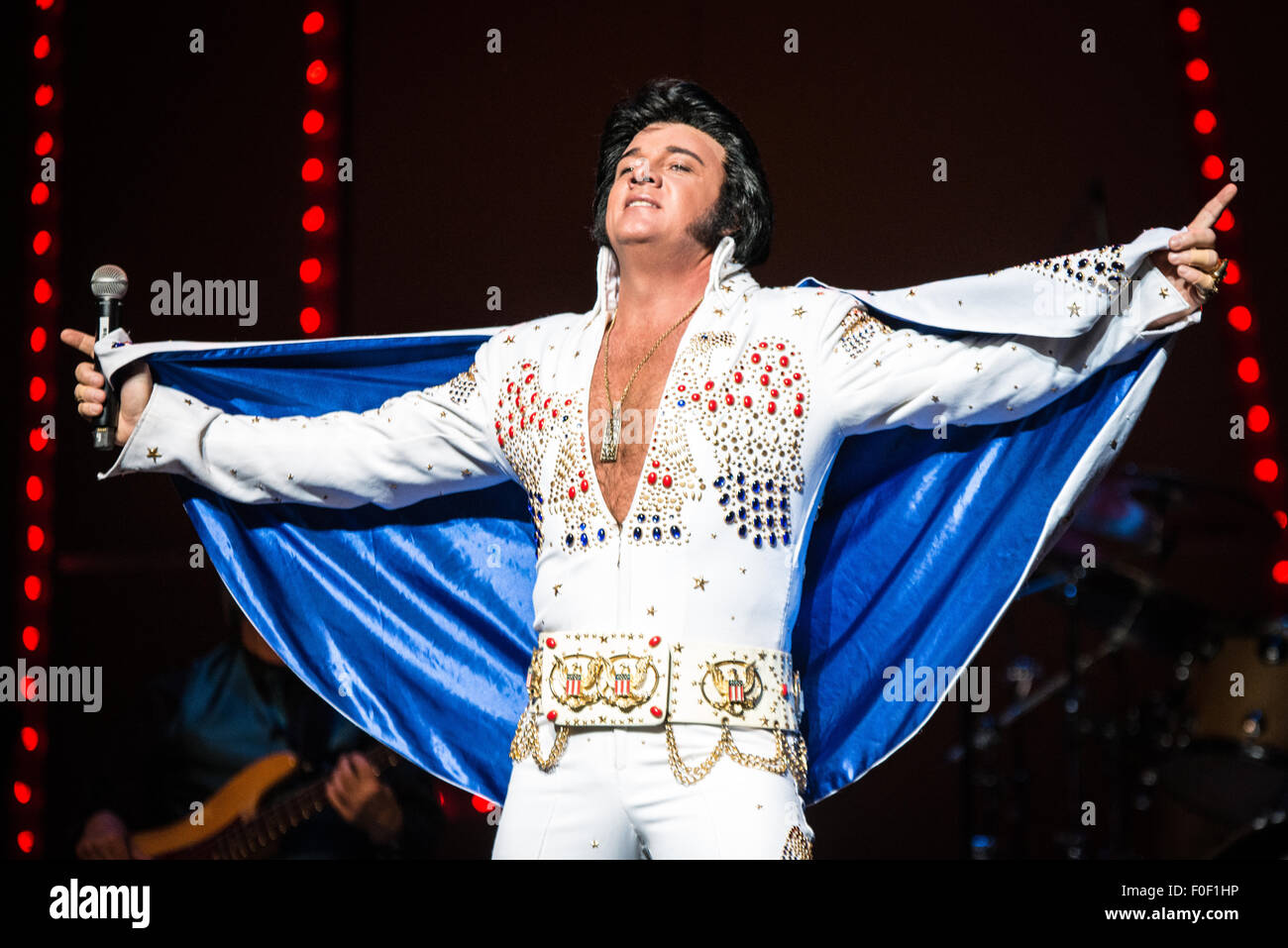 Memphis, Tennessee, USA. 13th August, 2015. David Lee  from Brimingham Alabama Winner of The 2015 Ultimate Elvis Tribute Artist Contest August 11 - 12 -13 2015 Orpheum Theatre, Memphis Tennessee Credit:  Catherine Brown/Alamy Live News Stock Photo