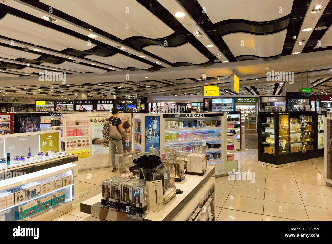 Duty free terminal 3 hi res stock photography and images Alamy
